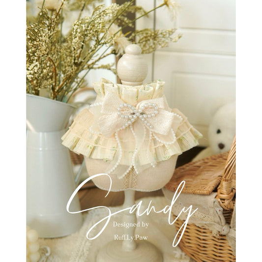 Sandy Collar and Bonnet set