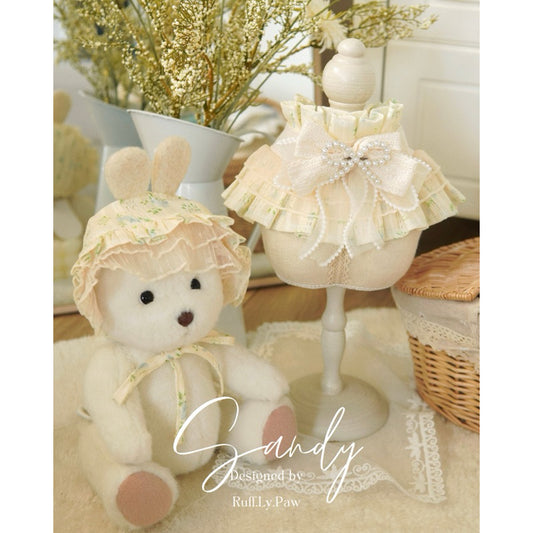 Sandy Collar and Bonnet set