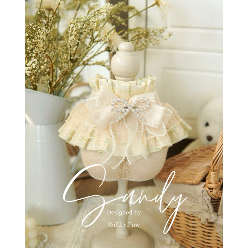 Sandy Collar and Bonnet set